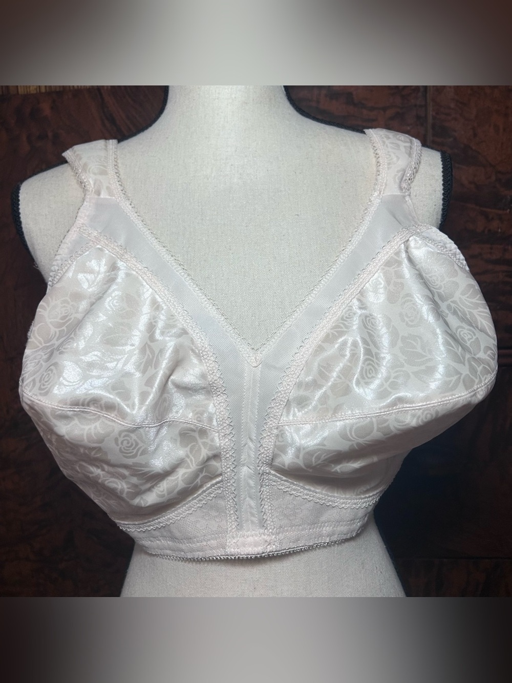 Playtex 18 Hour Original Comfort Strap Wirefree Bra 46D Natural Beige NWOT